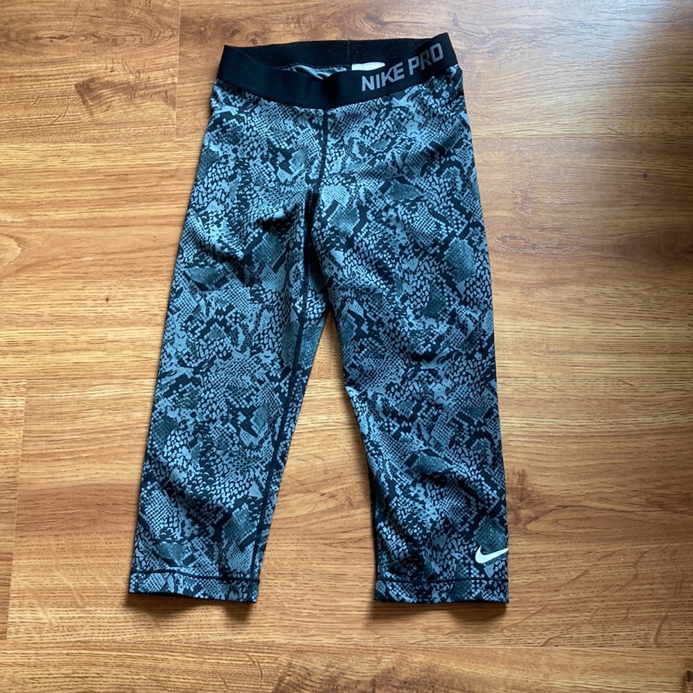 Nike pro snake print leggings